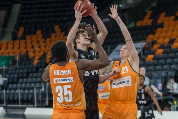 更吹响了征 更吹响了征