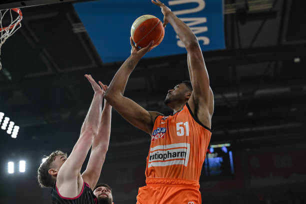 凭借稳定的 凭借稳定的